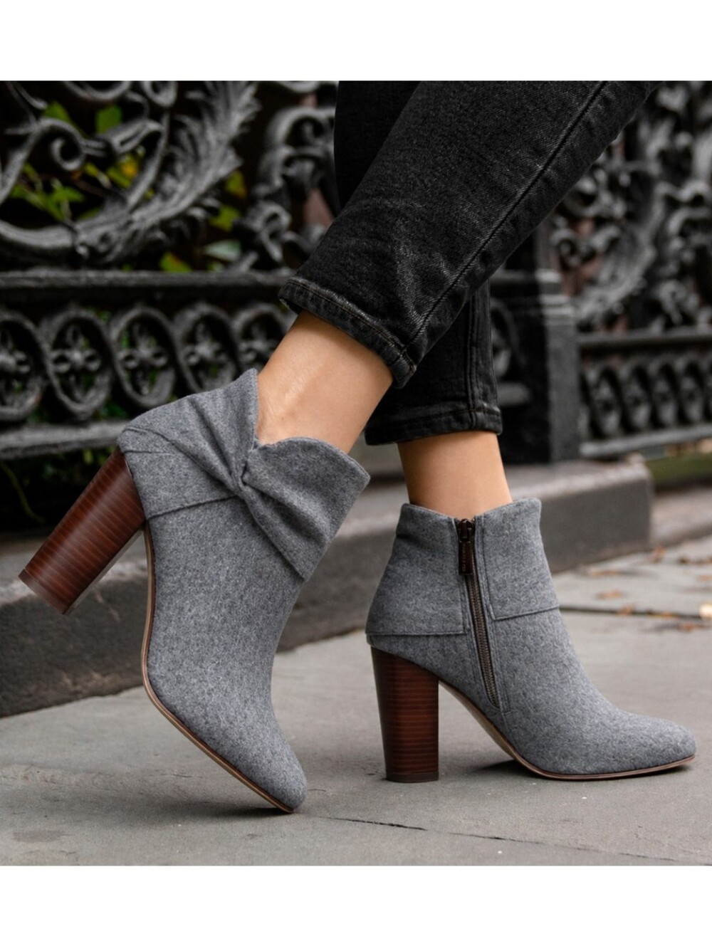 Like New LOUISE ET CIE Theron Ankle Booties 9.5 Worn 1x!
